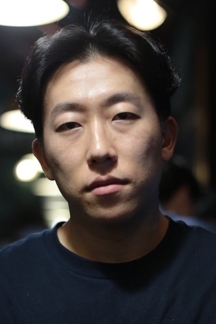 Photo of artist Yoon Tae-soo