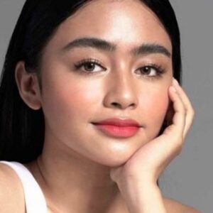 Photo of artist Vivoree Esclito