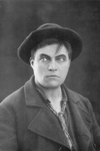 Photo of artist Henrik Malberg