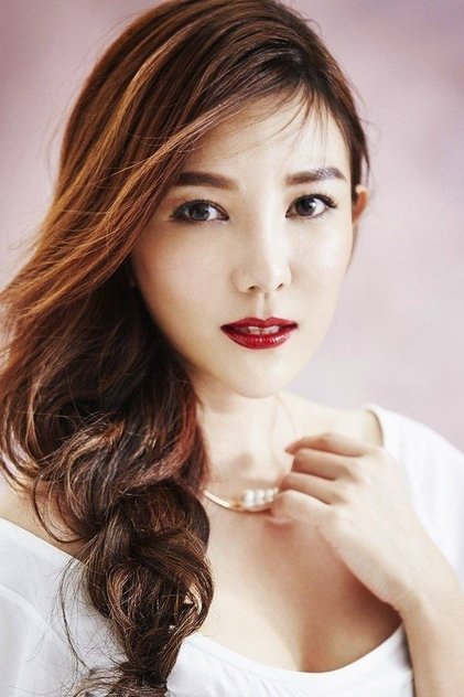 Photo of artist Chris Tong