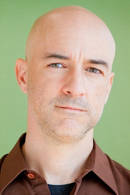 Photo of artist Kevin Rees