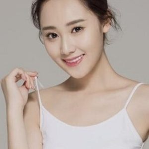 Photo of artist Rong Zixi