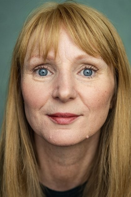 Photo of artist Joanne Dakin