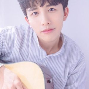 Photo of artist Li Shengjia