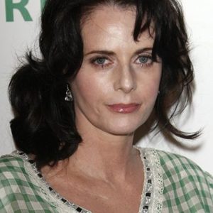 Photo of artist Lisa Blount