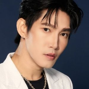 Photo of artist Sivakorn Lertchuchot