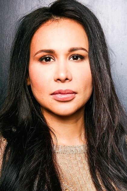 Photo of artist Isabella Sanchez