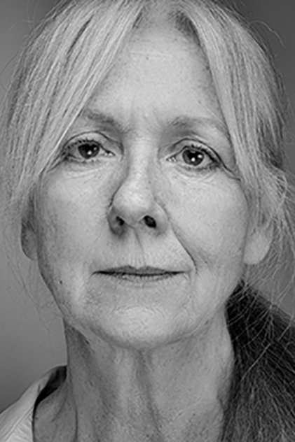 Photo of artist Liz Crowther