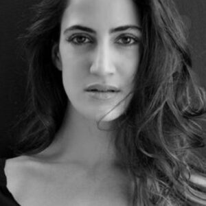 Photo of artist Rona-Lee Shim'on