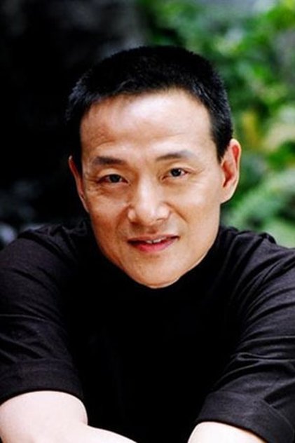 Photo of artist Wu Hsing-Guo