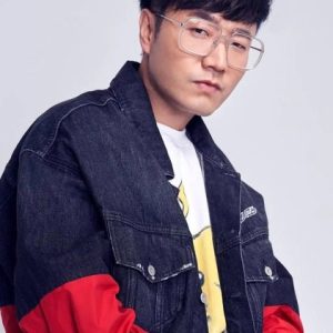 Photo of artist Wang Zhengliang