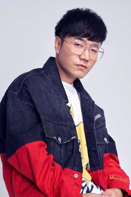 Photo of artist Wang Zhengliang