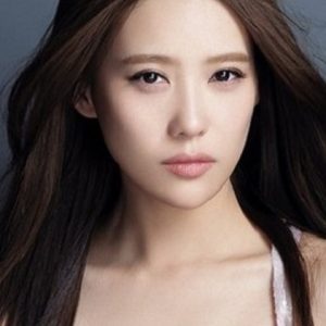 Photo of artist Shi Yufei