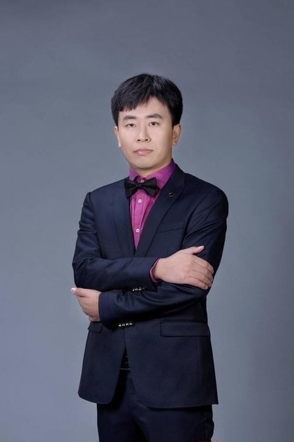 Photo of artist Chen Dong