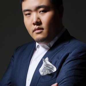 Photo of artist Yuren Wang