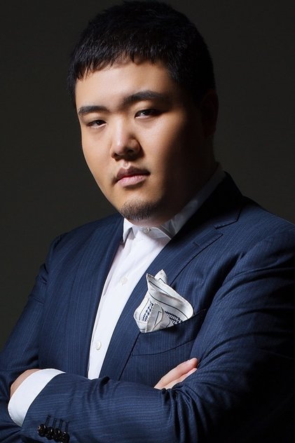 Photo of artist Yuren Wang