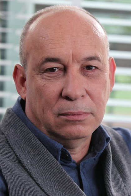 Photo of artist Erdal Küçükkömürcü