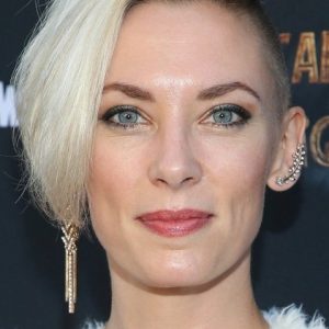 تصویر هنرمند Aimee Stolte