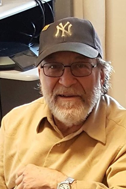 Photo of artist Ira Newborn
