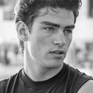 Photo of artist Rodney Harvey