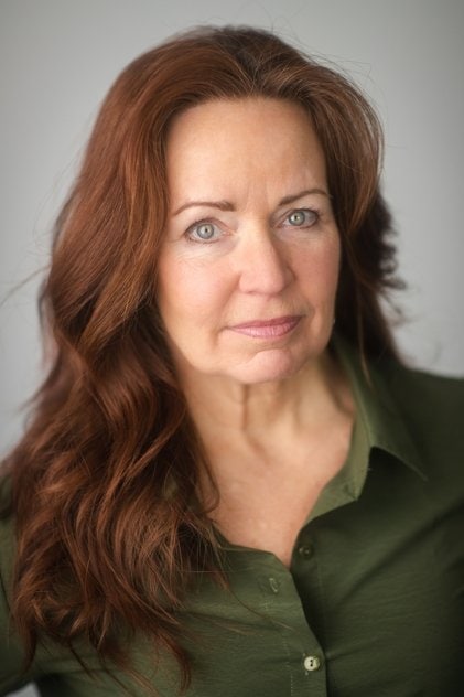 Photo of artist Deanna Mae Lloyd