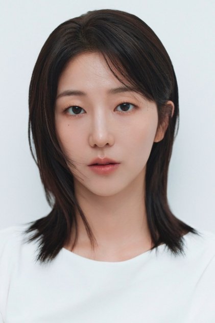 Photo of artist Seol Woo-in