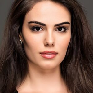 Photo of artist Özgü Kaya