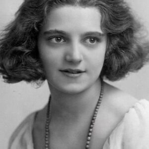 Photo of artist Hermione Baddeley