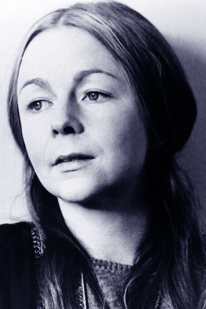 Photo of artist Sheila Reid