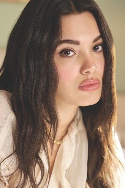Photo of artist Lizge Cömert