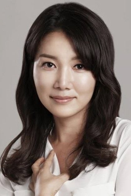 Photo of artist Yoon Ji-sook
