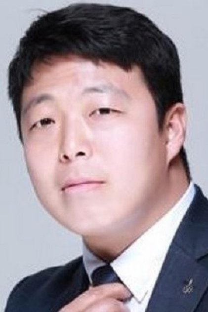 Photo of artist Sun Yul-woo