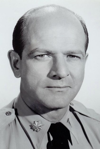 Photo of artist Alan Hewitt