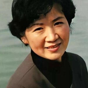 Photo of artist Cao Cuifen