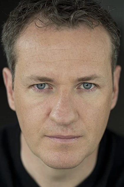 Photo of artist Dan Quinn