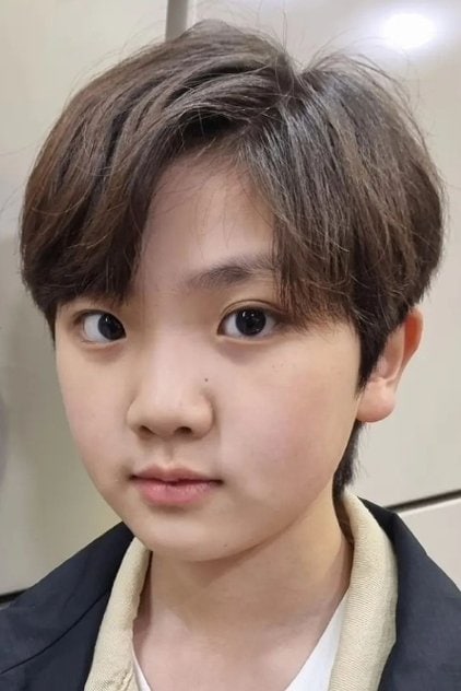 Photo of artist Yoo Jun-seo