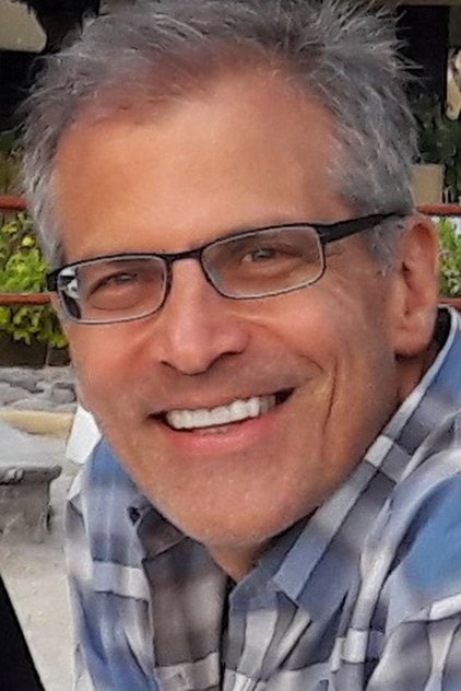 Photo of artist Roberto Sneider