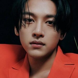 Photo of artist Han Seung-yun