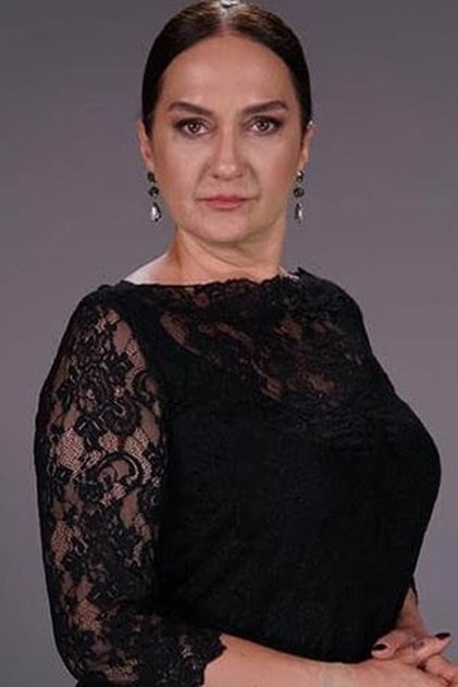 Photo of artist Yeşim Gül Akşar