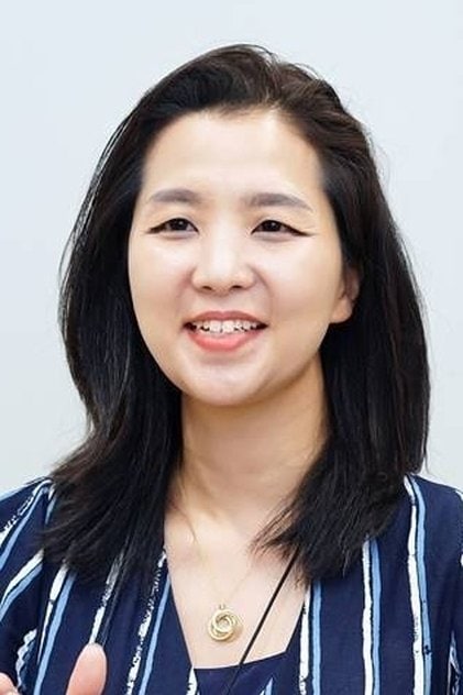 Photo of artist Min Young Hong