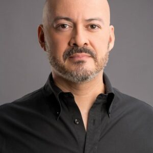 Photo of artist Randy Domínguez