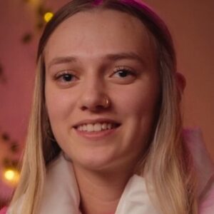 Photo of artist Lauryn Licari