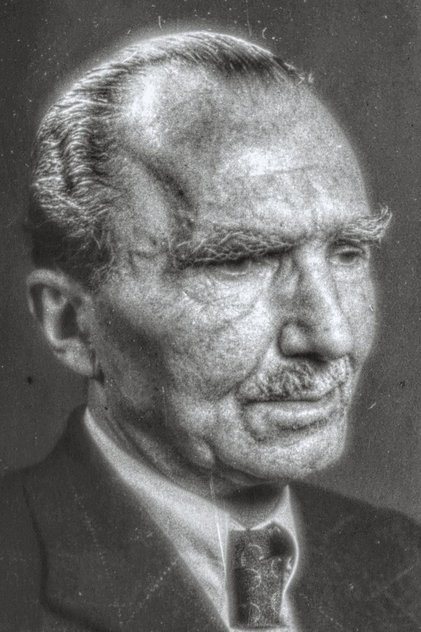 Photo of artist Nikos Kazantzakis