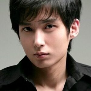 Photo of artist Jang Sung-won