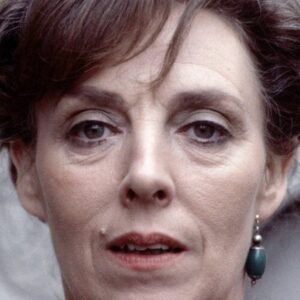 Photo of artist Avril Elgar