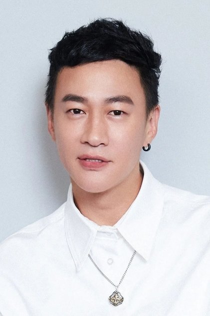 Photo of artist Peter Ho