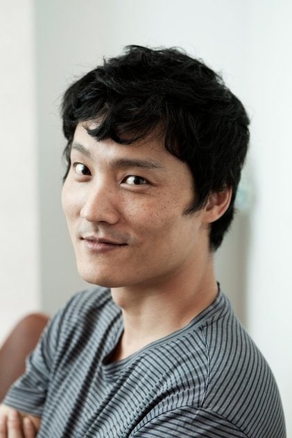 Photo of artist Choi Gyu-seok