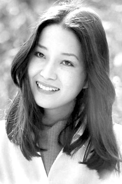 Photo of artist Yoshie Shimamura