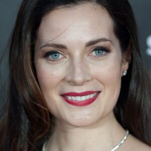 Photo of artist Annie Maynard