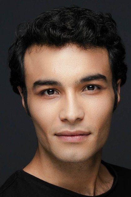 Photo of artist Doğanay Ünal
